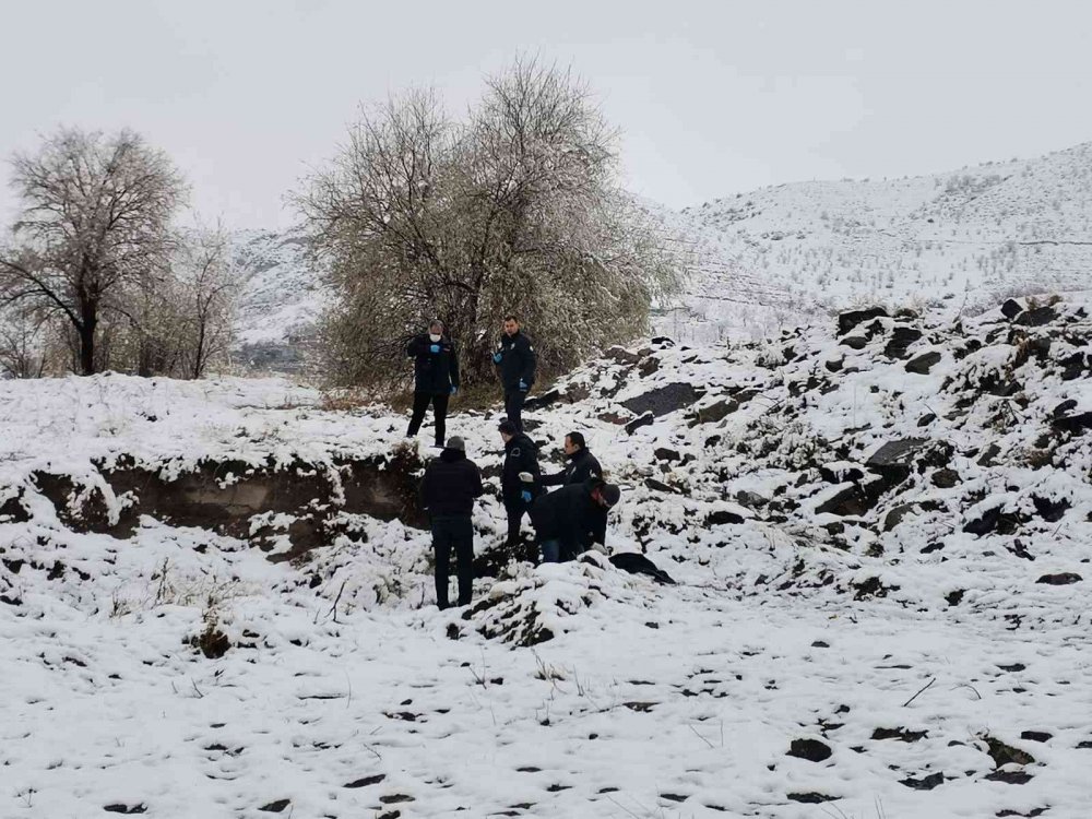 Kayseri'de boş arazide erkek cesedi bulundu