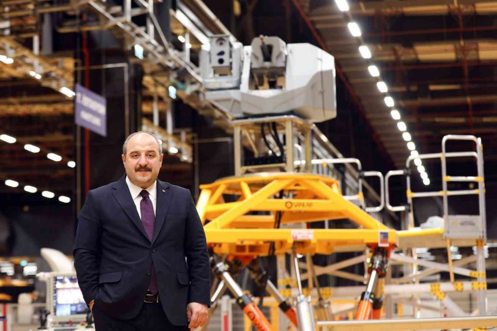 Bakan Varank Konya'da üretilen stabilize silahlı kule sistemini test etti