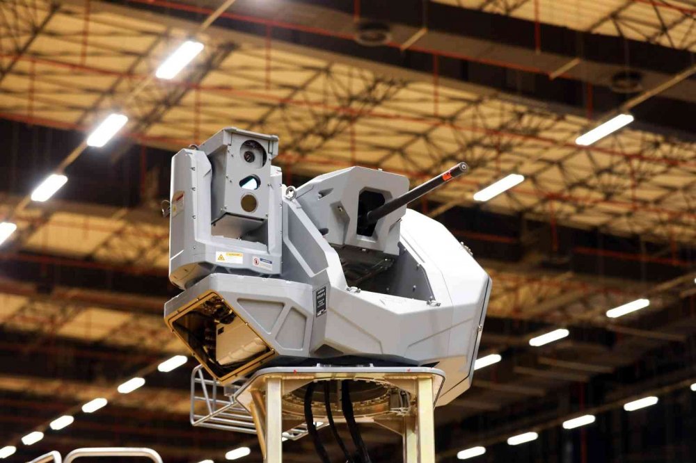 Bakan Varank Konya'da üretilen stabilize silahlı kule sistemini test etti