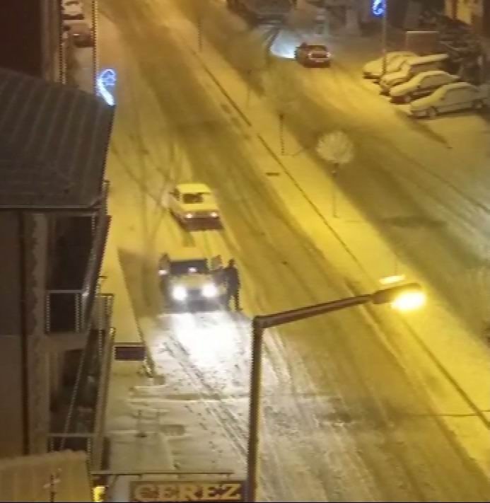 Konya'da ters yönde giden sürücü otomobile çarptı! Bir şey olmamış gibi devam etti