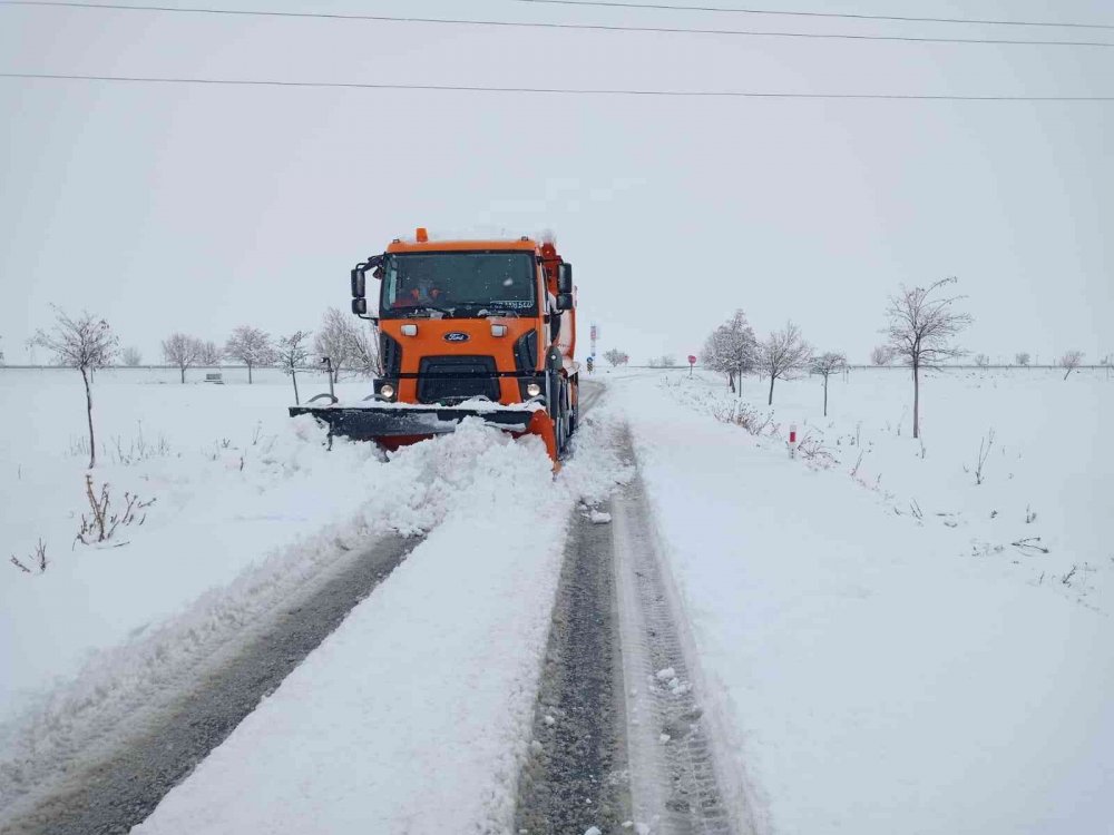 Konya'nın 31 ilçesinde yoğun kar mesaisi!