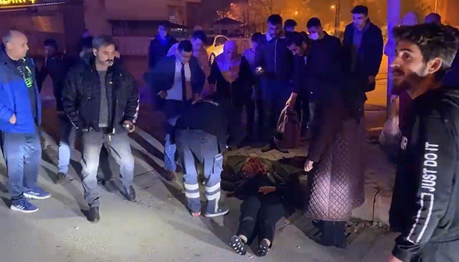 Acı üstüne acı! Konya Taş Cami kavşağında otomobilin çarptığı Elif Karakuş yaşamını yitirdi