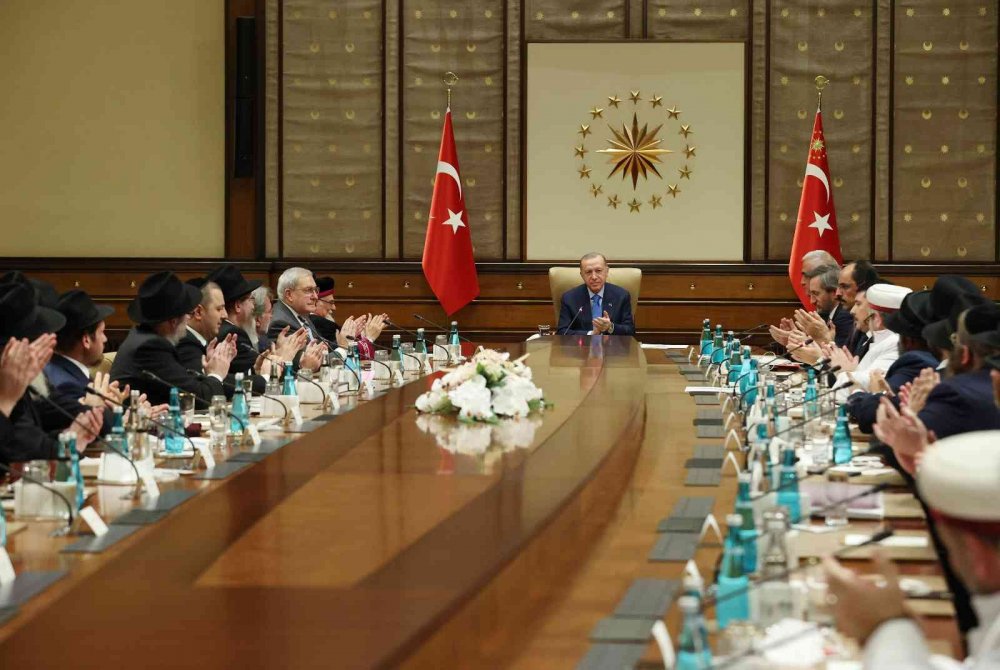 Hahamları kabul eden Cumhurbaşkanı Erdoğan: Türkiye-İsrail ilişkileri bölgemizin istikrarı ve güvenliği bakımından hayatidir