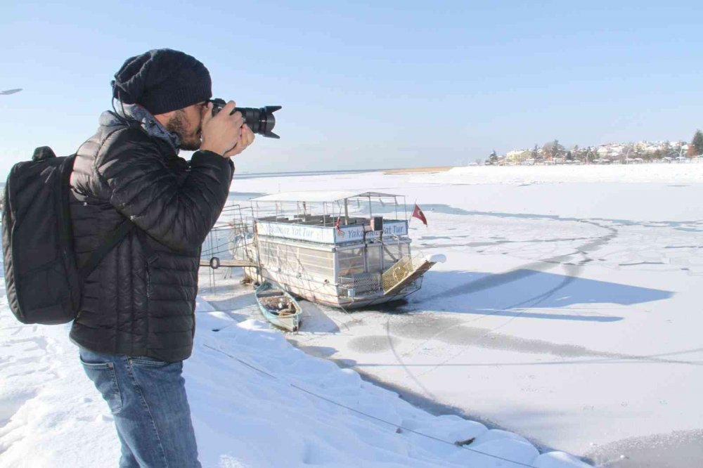 Konya'da hava buz kesti! Kıyılar kısmen dondu
