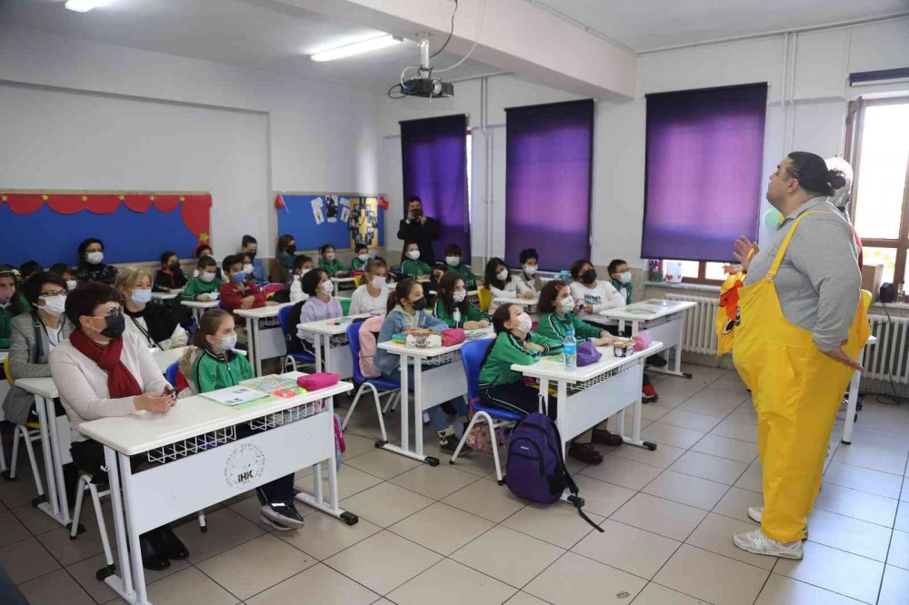 Konya’da çat kapı tiyatro! 75 bin öğrenciye su tasarrufu ve sıfır atık bilinci aşılanıyor