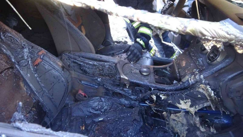 Fotoğraf merakı Rus uyruklu Türk vatandaşı son model aracından etti