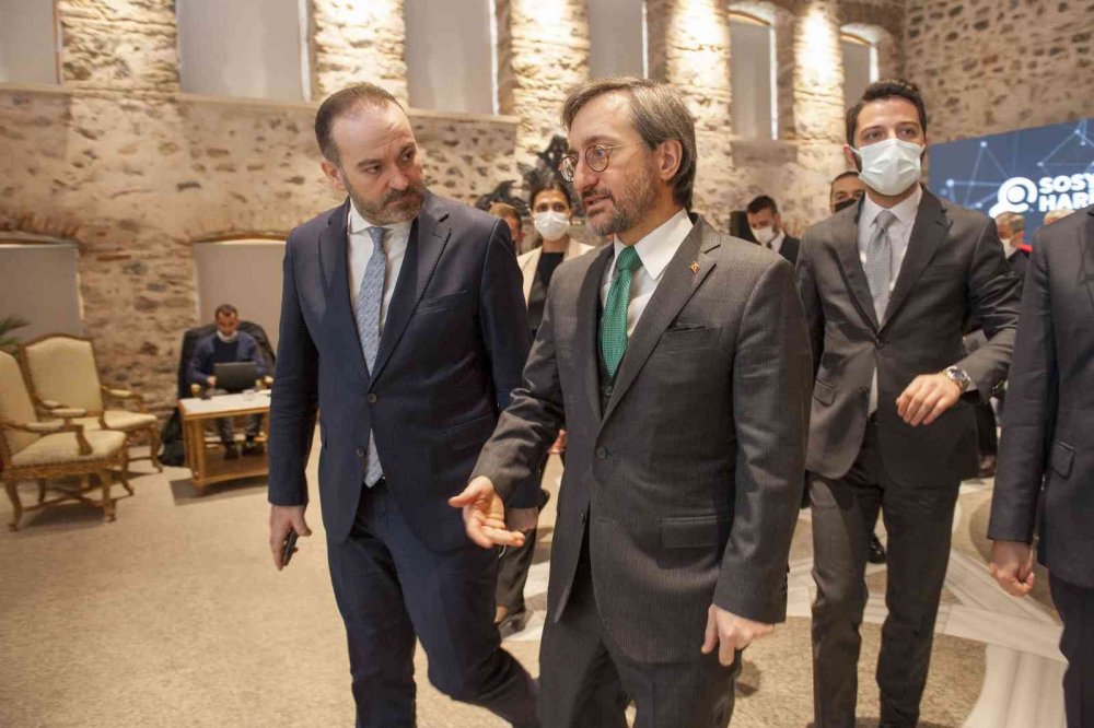 İletişim Başkanı Altun sosyal ağ kullanımı ile ortaya çıkan sorun ve tehditlere dikkat çekti