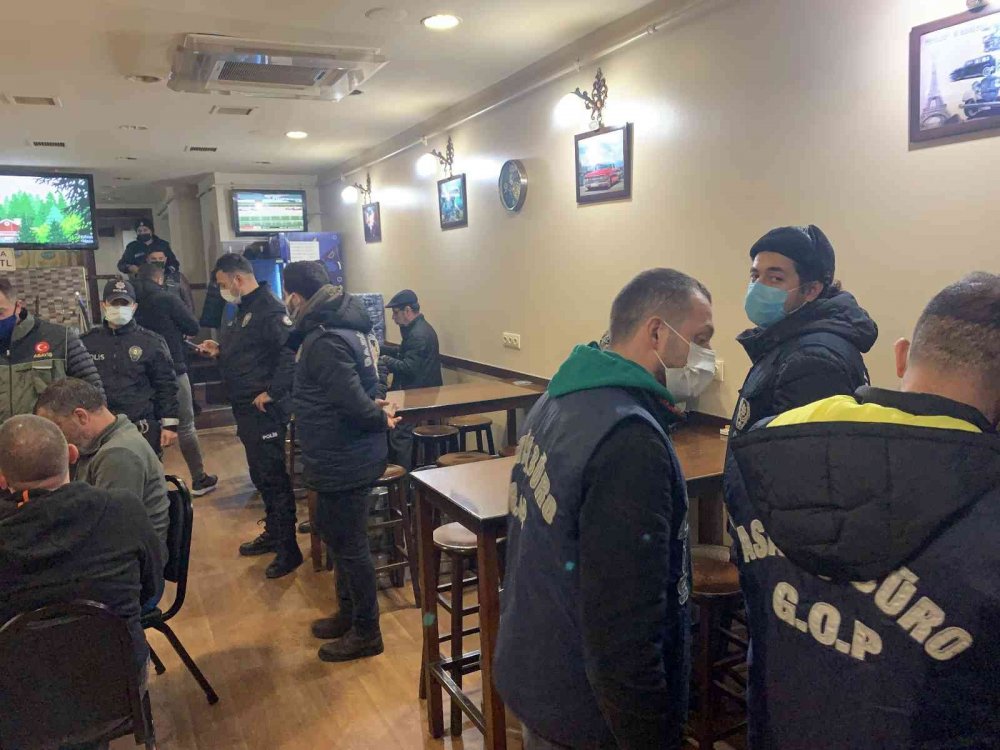 Polis tekel bayilerini didik didik aradı