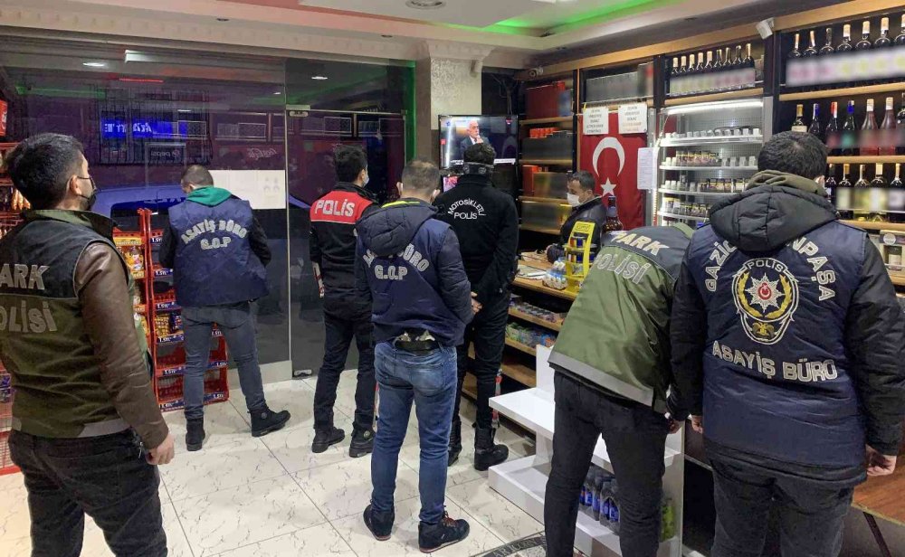 Polis tekel bayilerini didik didik aradı