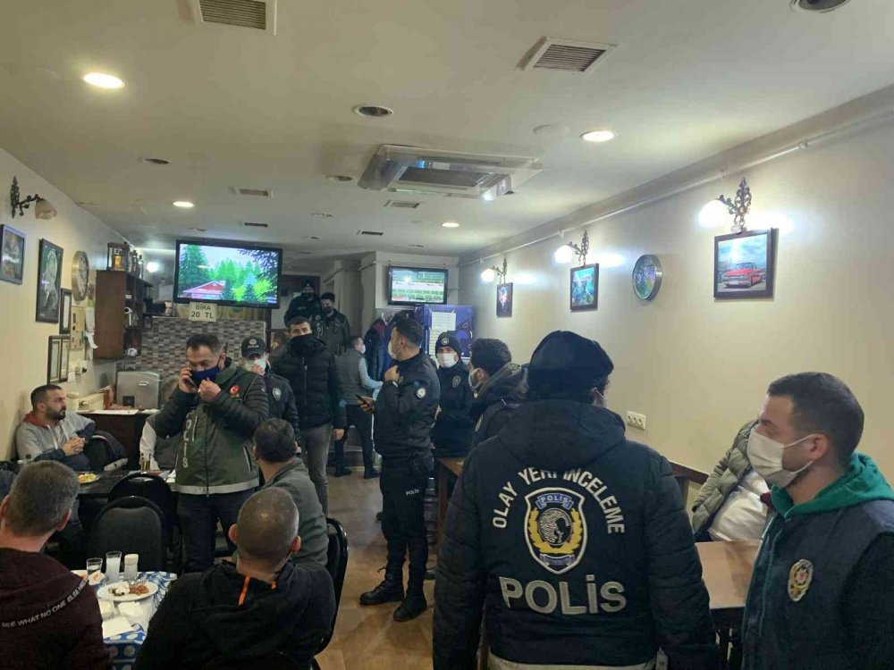 Polis tekel bayilerini didik didik aradı