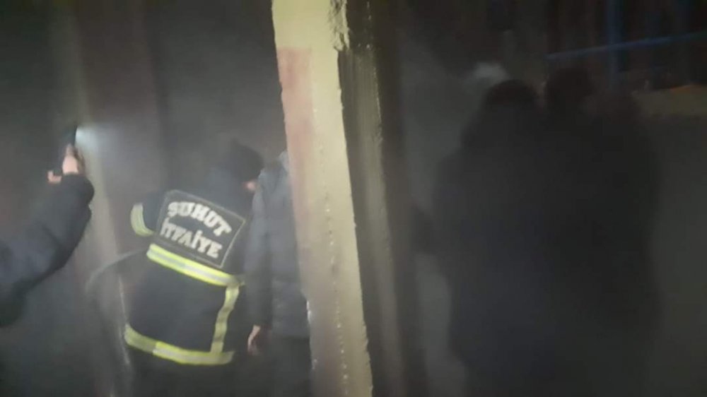 Afyon'da evin odunluğunda çıkan yangında köylüler seferber oldu