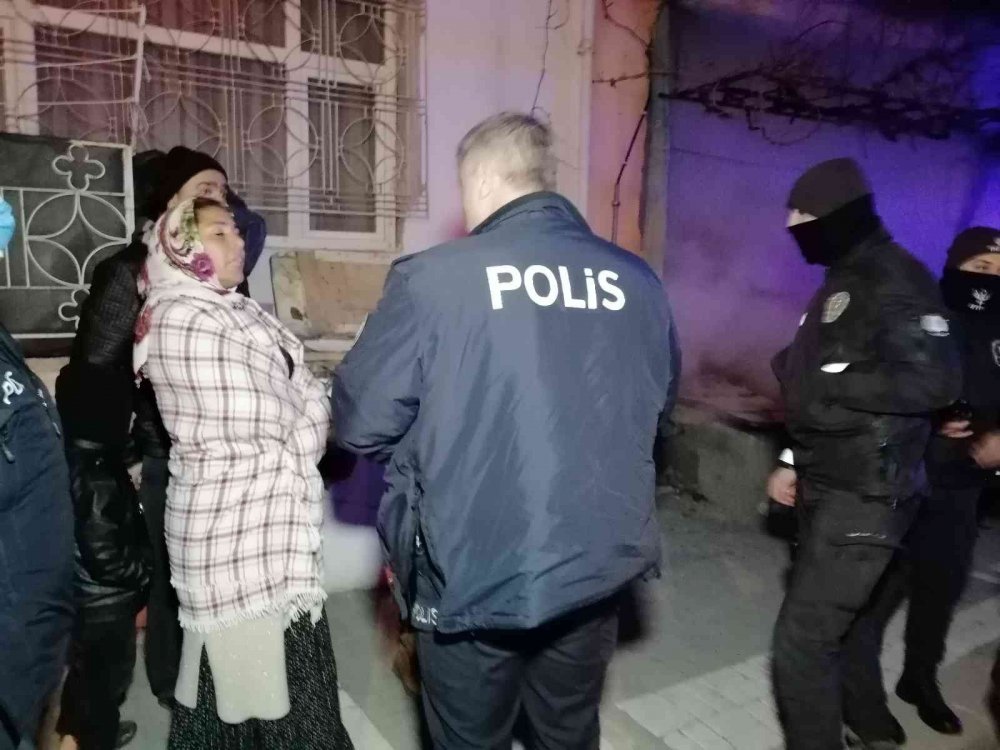 Aksaray'da evin odunluğunda çıkan yangın paniğe neden oldu