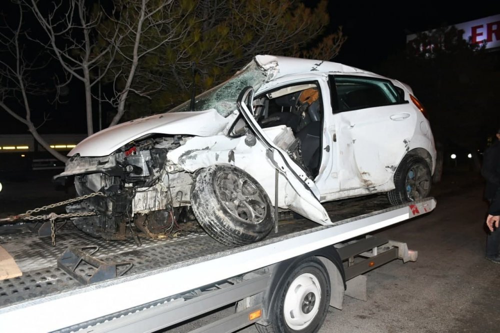 Konya - Aksaray yolunda feci kaza! Kum yüklü tır otomobille çarpıştı: 1 ağır yaralı