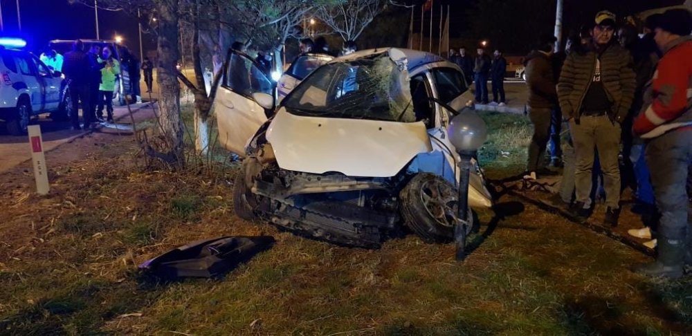 Konya - Aksaray yolunda feci kaza! Kum yüklü tır otomobille çarpıştı: 1 ağır yaralı