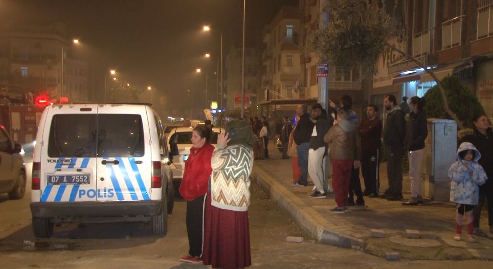 Üç katlı apartmanda yangın! Vatandaşlar büyük korku yaşadı