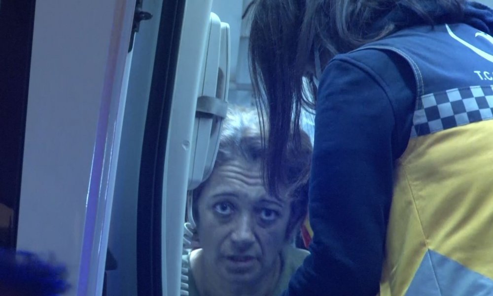 Üç katlı apartmanda yangın! Vatandaşlar büyük korku yaşadı