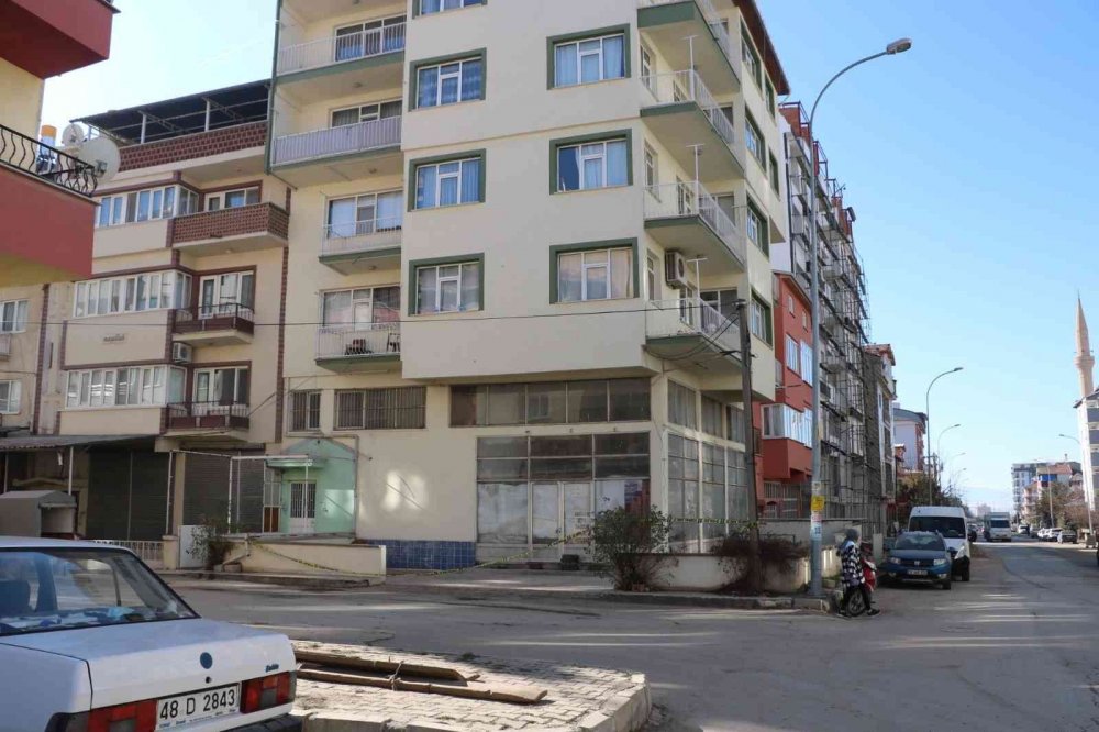 Afyon'dan acı haber! 2'inci kattan düşen minik kız kurtarılamadı