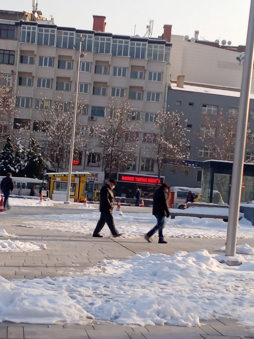 Afyonkarahisar'da soğuk kimsenin umrunda değil! Sıkıntı başka