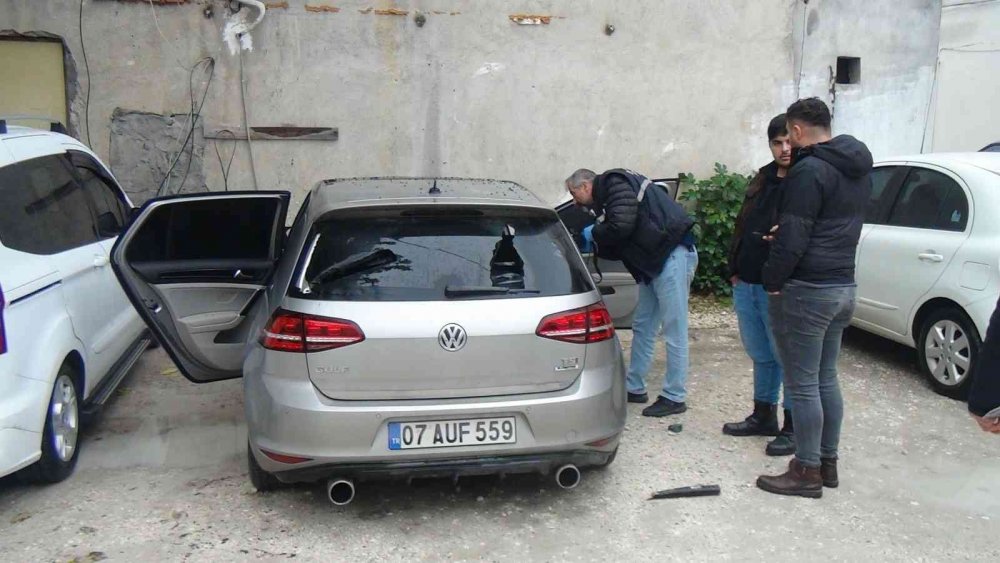 Antalya'da aracı beyzbol sopasıyla parçalandı haberi polisten öğrendi