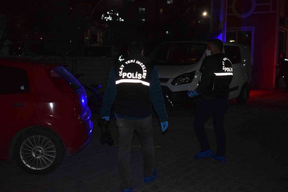 Polis memuru evinde ölü bulundu
