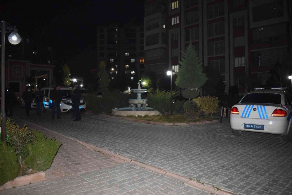 Polis memuru evinde ölü bulundu