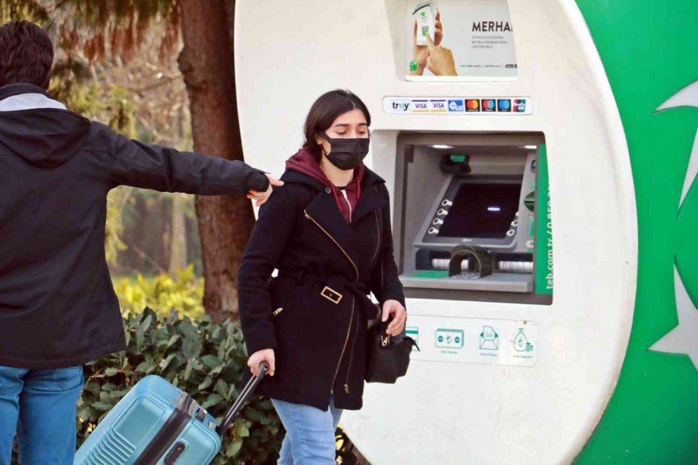 Antalya'da bomba paniği yaşandı! Patlamadan hemen önce gelip aldı