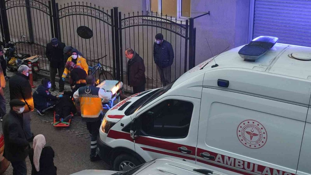 Afyon'da ticari araç elektrikli bisiklete çarptı! Yaşlı kadın yaralandı