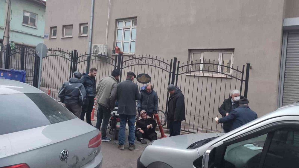 Afyon'da ticari araç elektrikli bisiklete çarptı! Yaşlı kadın yaralandı