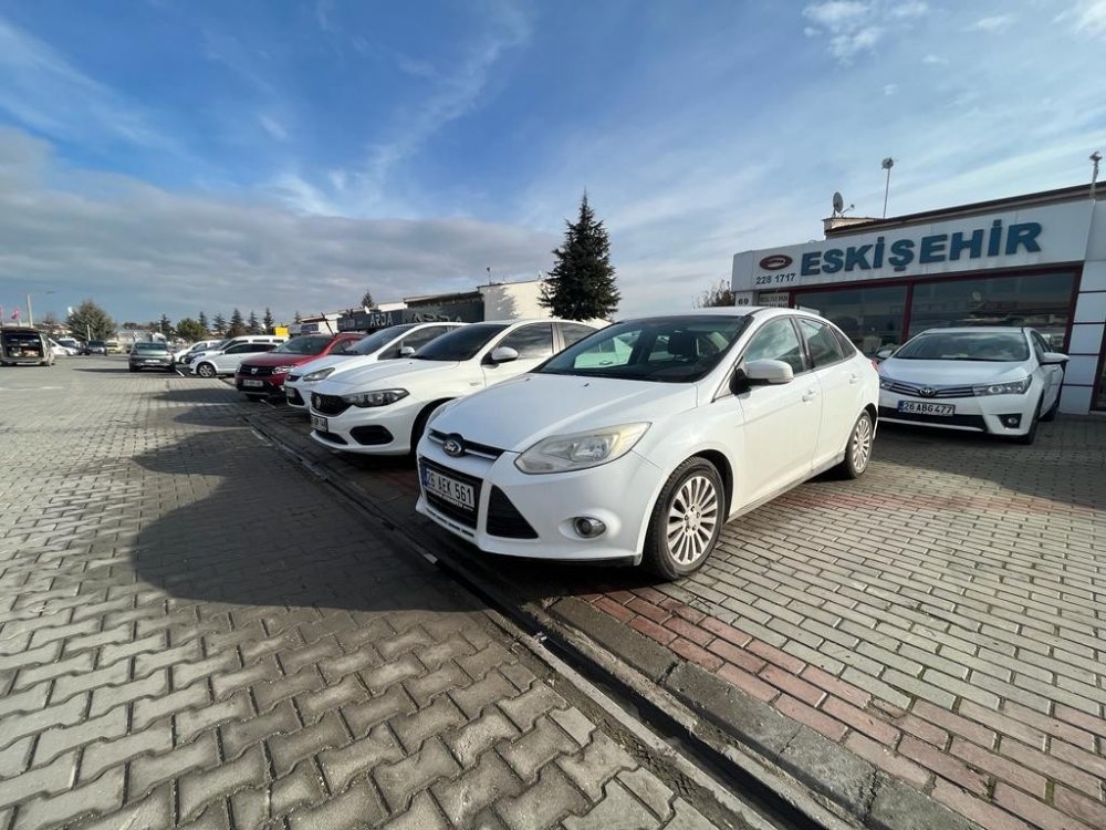 Döviz kuru düştü! İkinci el araç piyasası durma noktasına geldi
