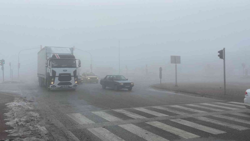 Konya’da yoğun sis çok sayıda kazaya neden oldu