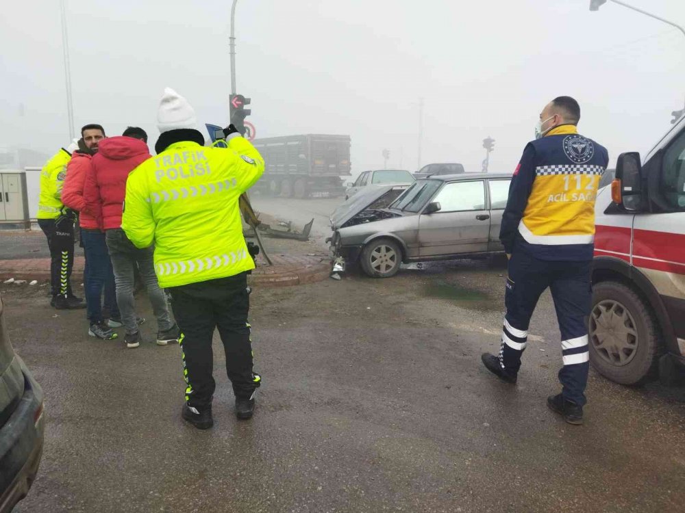 Konya’da yoğun sis çok sayıda kazaya neden oldu