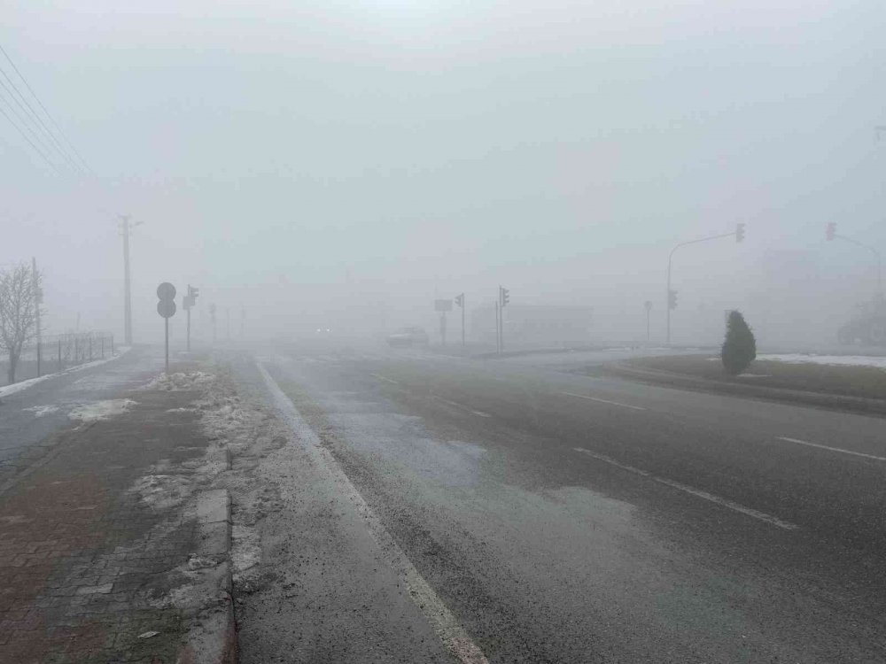 Konya’da yoğun sis çok sayıda kazaya neden oldu
