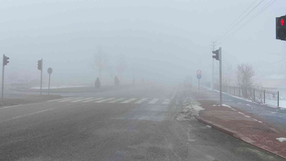 Konya’da yoğun sis çok sayıda kazaya neden oldu