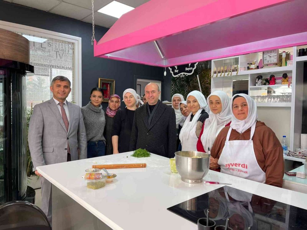 Pekyatırmacı Kılınçarslan Mahallesi'nde esnafla buluştu