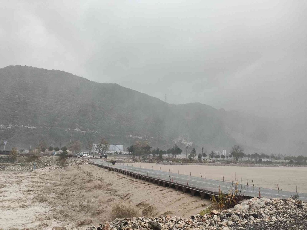 Kırmızı kod uyarısı verilmişti! Antalya’da metrekareye 243 kg yağış düştü