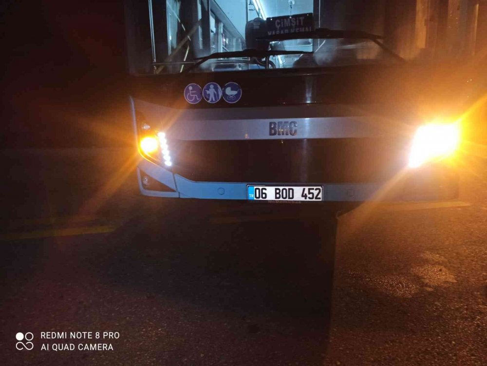 Ankara’da otobüs tarlaya düştü! Sahibi yolun darlığına isyan etti