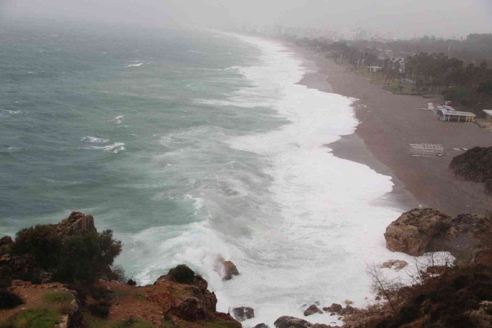 Antalya'ya yağan yağış rekorlara imza attı
