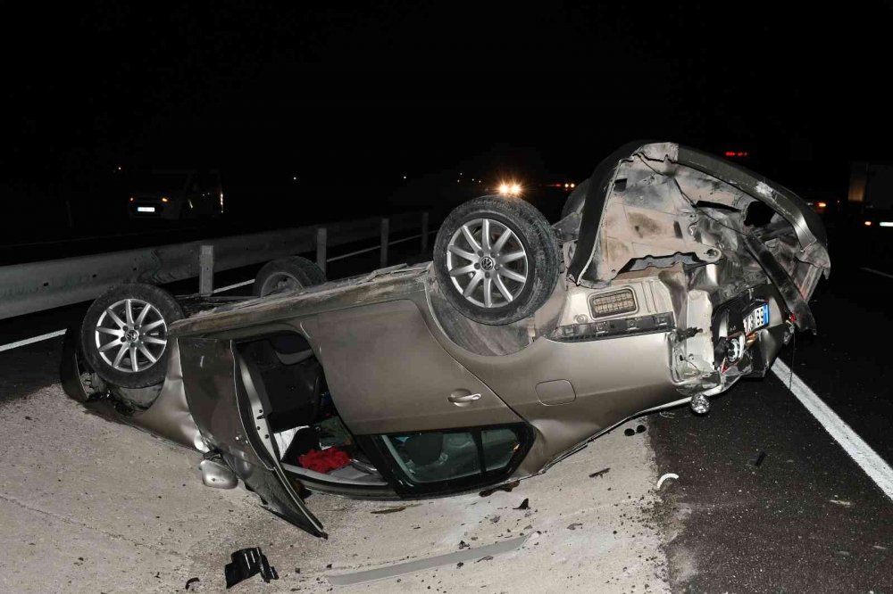 Konya - Aksaray yolunda otomobil takla attı! 1'i ağır 3 yaralı