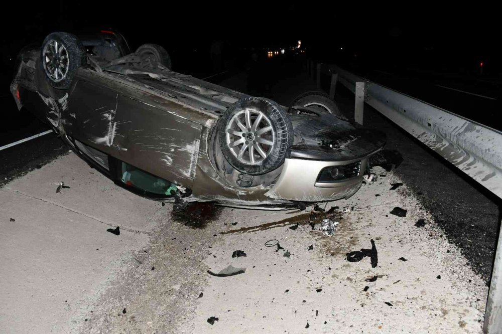 Konya - Aksaray yolunda otomobil takla attı! 1'i ağır 3 yaralı