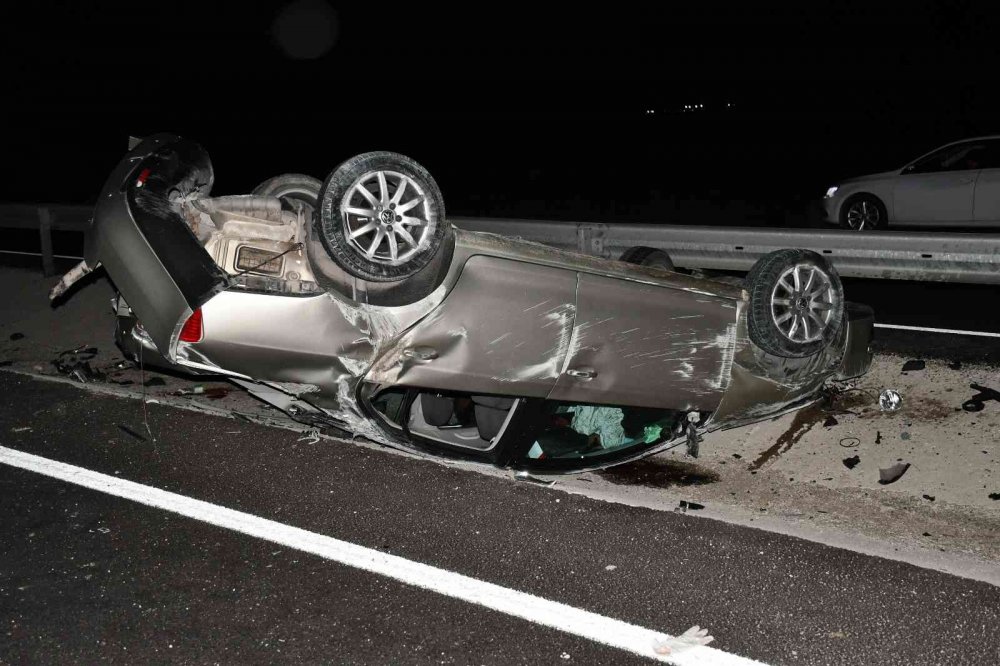 Konya - Aksaray yolunda otomobil takla attı! 1'i ağır 3 yaralı