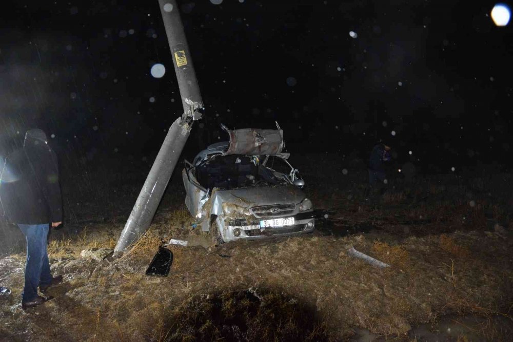 Otomobil elektrik direğine çarptı! Sürücü İsmail Ünver hayatını kaybetti