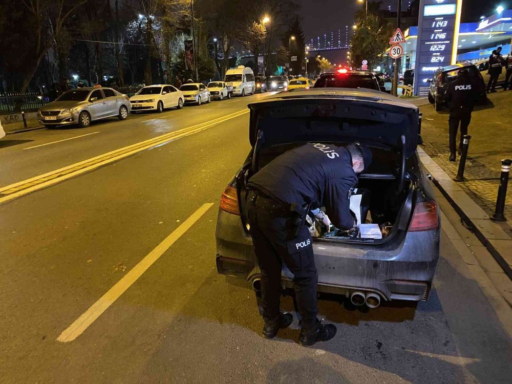 Vakalar böyle yayılıyor! Karantinada olması gerekirken ehliyetsiz eğlenmeye çıktılar