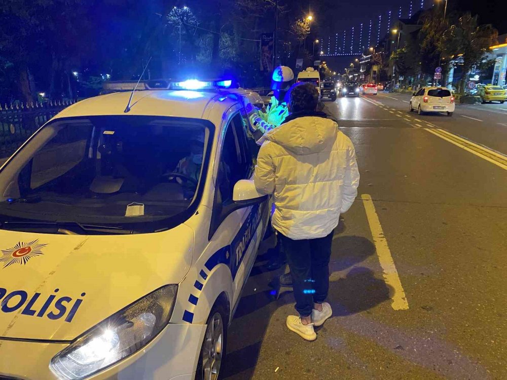 Vakalar böyle yayılıyor! Karantinada olması gerekirken ehliyetsiz eğlenmeye çıktılar