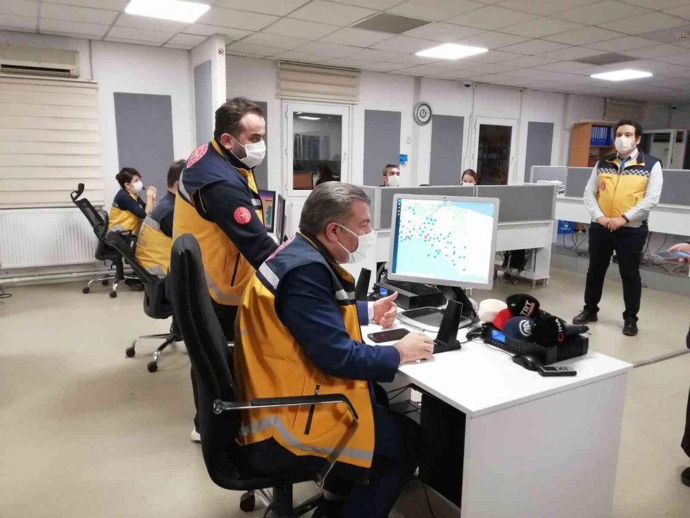 Sağlık Bakanı Koca 112 telsizinden anons yaptı