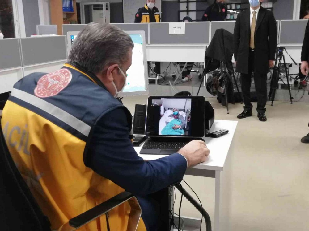Sağlık Bakanı Koca 112 telsizinden anons yaptı