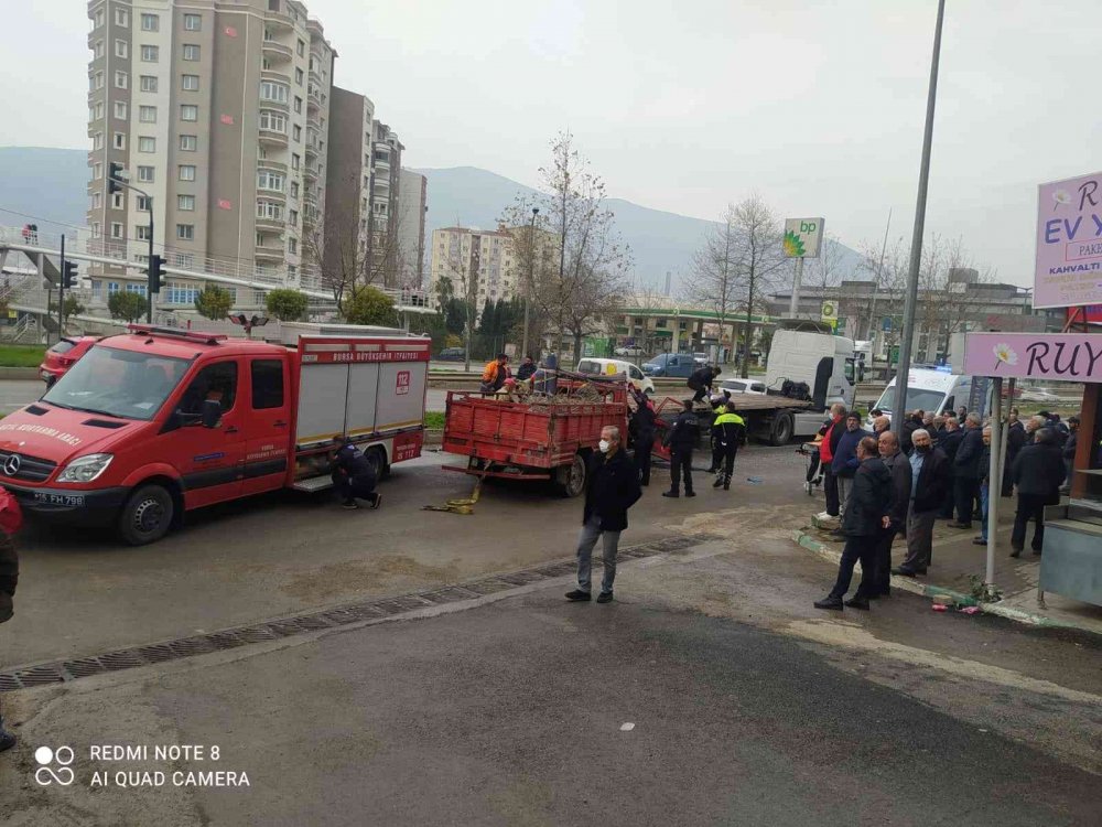 TIR’a çarpan kamyonette can pazarı