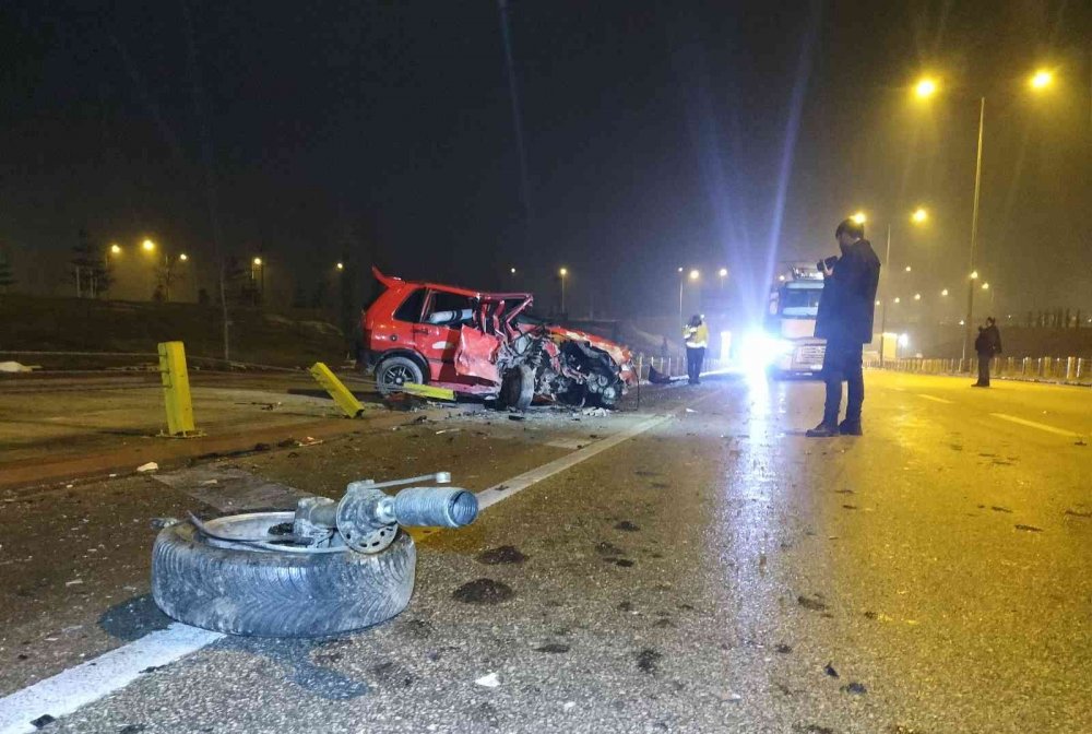 Konya'da çaldıkları araçla ters yöne giren hırsızlar kaza yapınca yakayı ele verdi