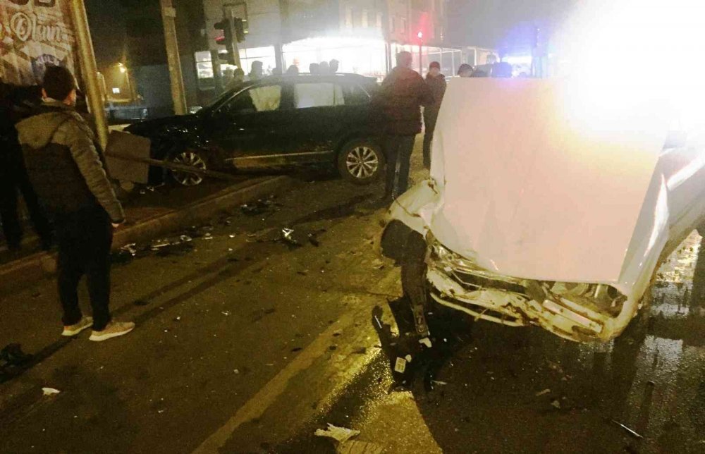 Konya’da iki otomobil çarpıştı! 2'si çocuk 4 yaralı