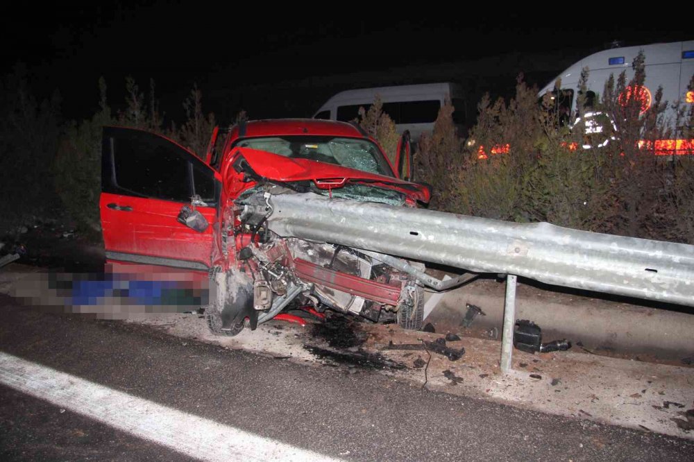 Ticari araç bariyerlere ok gibi saplandı! Şaban Ulaşlı öldü, 1 yaralı