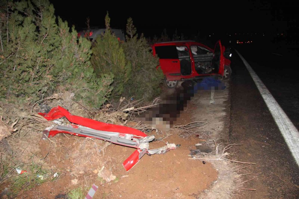 Ticari araç bariyerlere ok gibi saplandı! Şaban Ulaşlı öldü, 1 yaralı